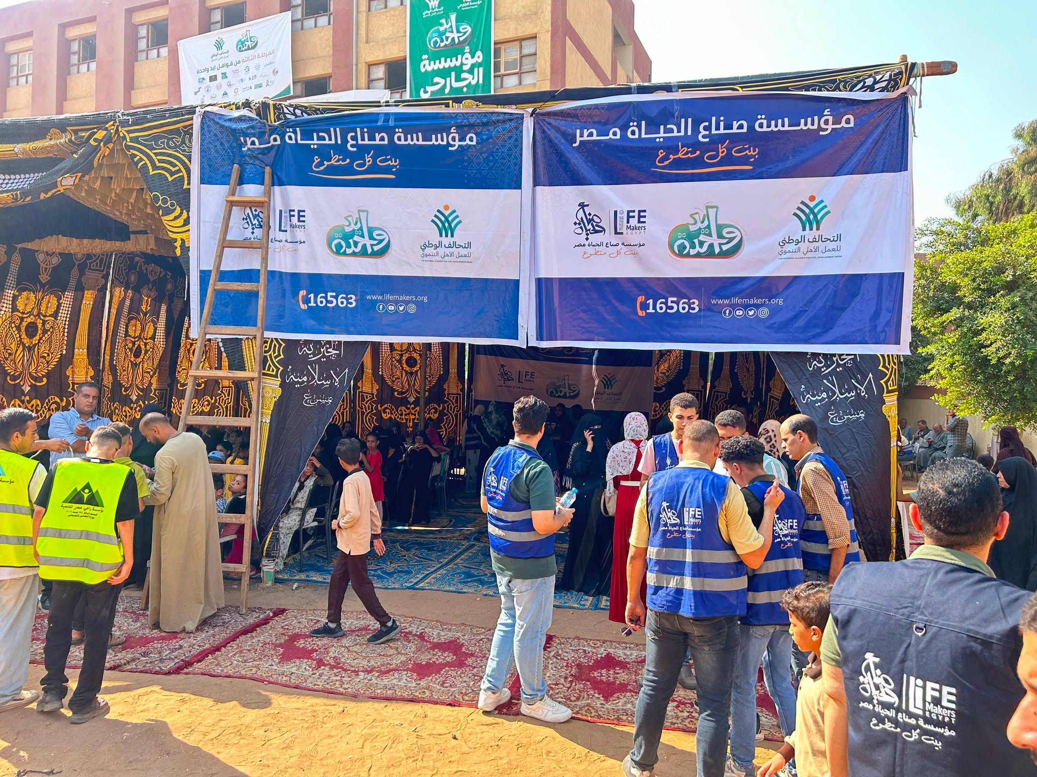 قافلة ايد واحدة للتحالف الوطنى تواصل جهودها في أسيوط (11)