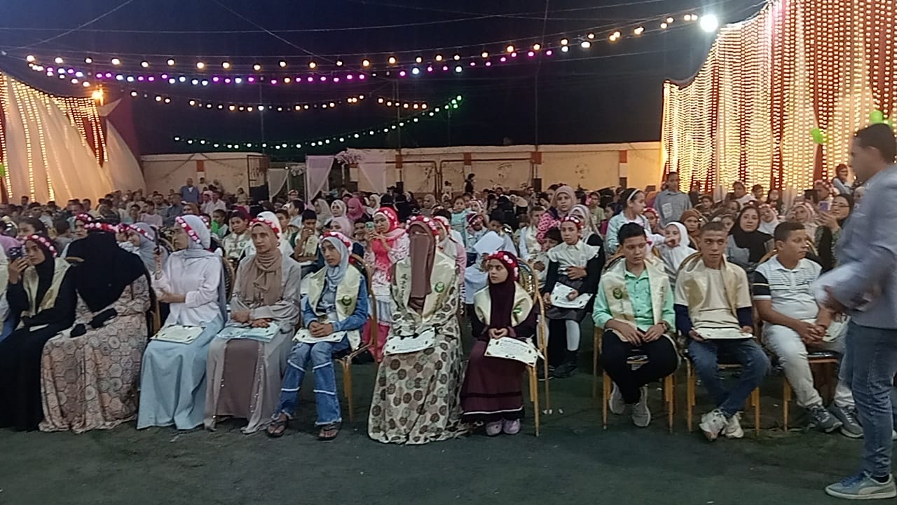 جانب من الحضور خلال التكريم