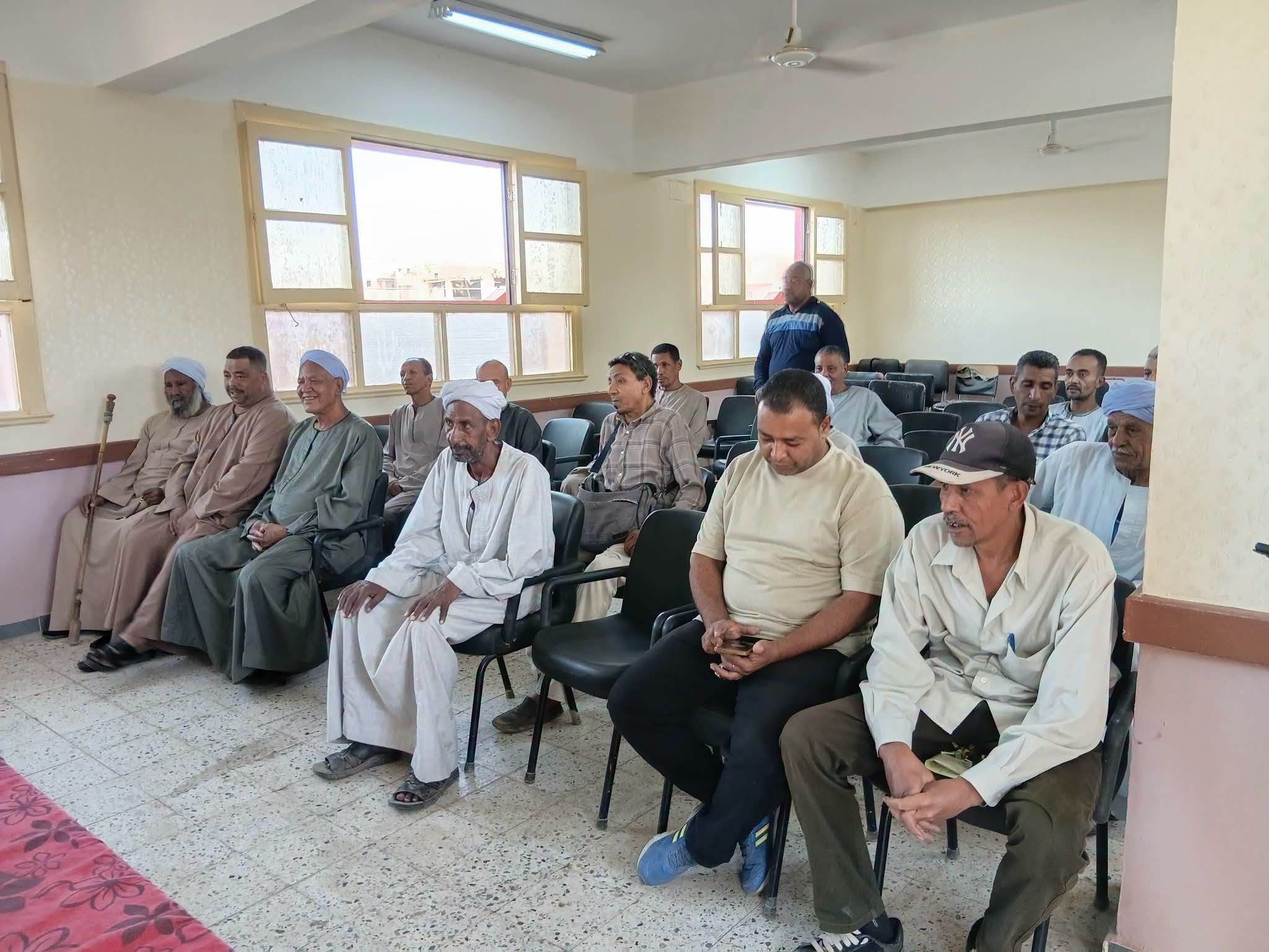 لقاء مفتوح مع أهالي الدبابية بإسنا لمناقشة مشكلات القرية جنوب الأقصر
