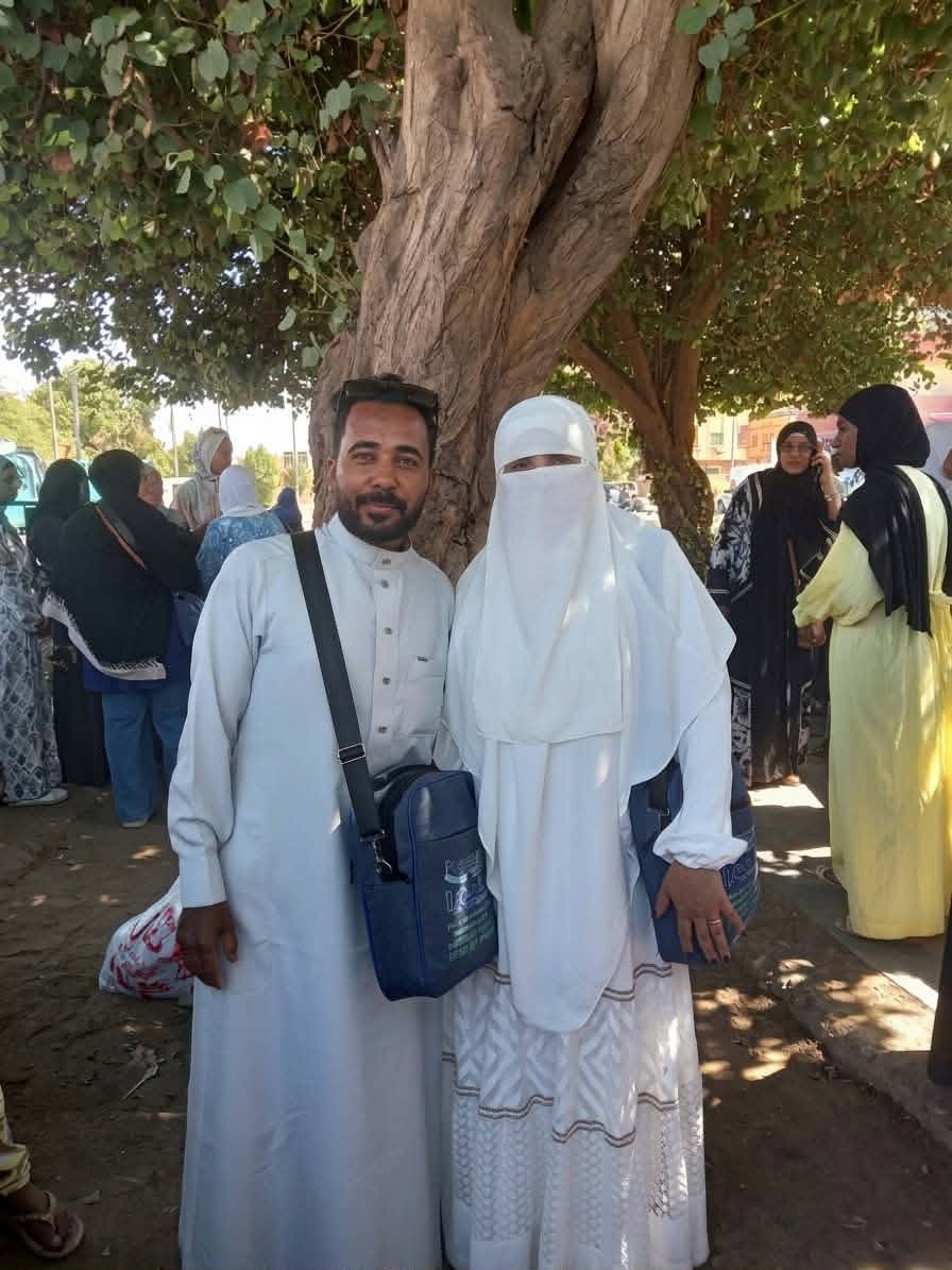 محمد ومنى العروسان