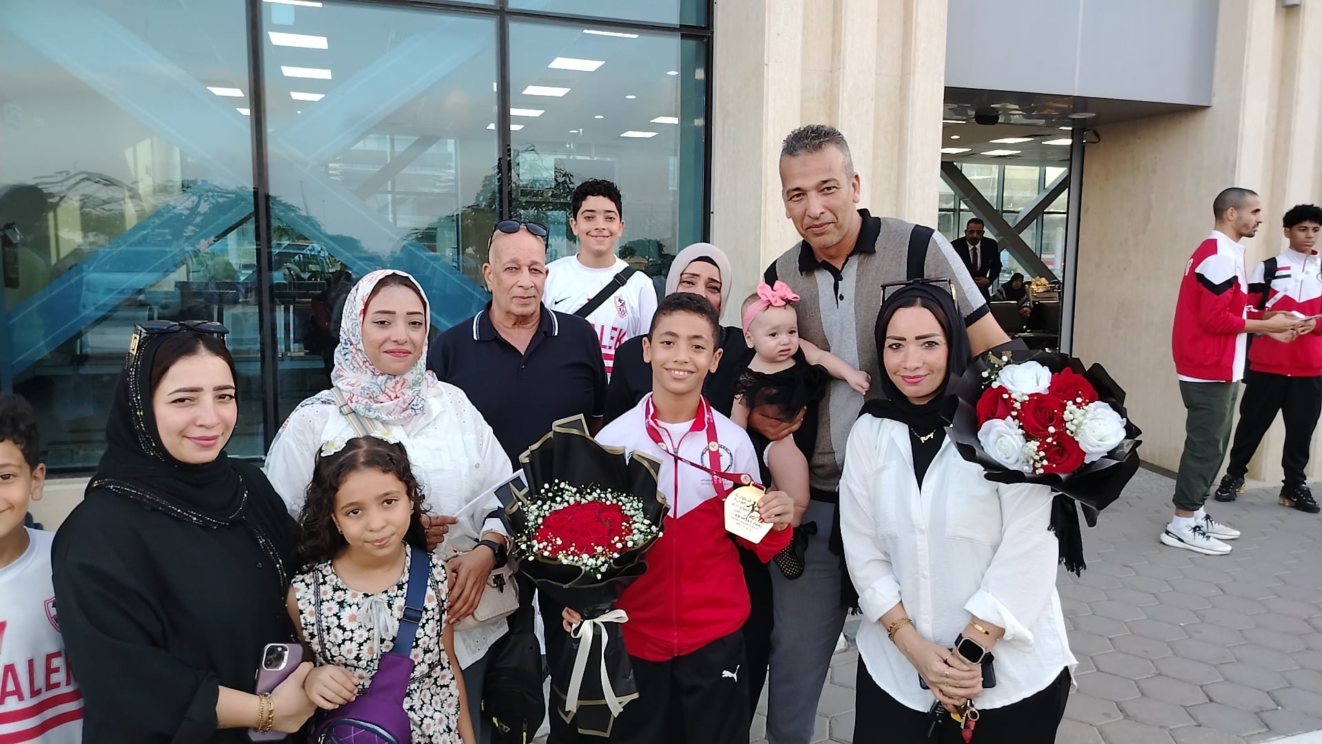 اللاعب مازن محمد جابر مع اسرتة بمطار الاسكندرية اللاعب مازن محمد جابر مع اسرتة بمطار الاسكندرية