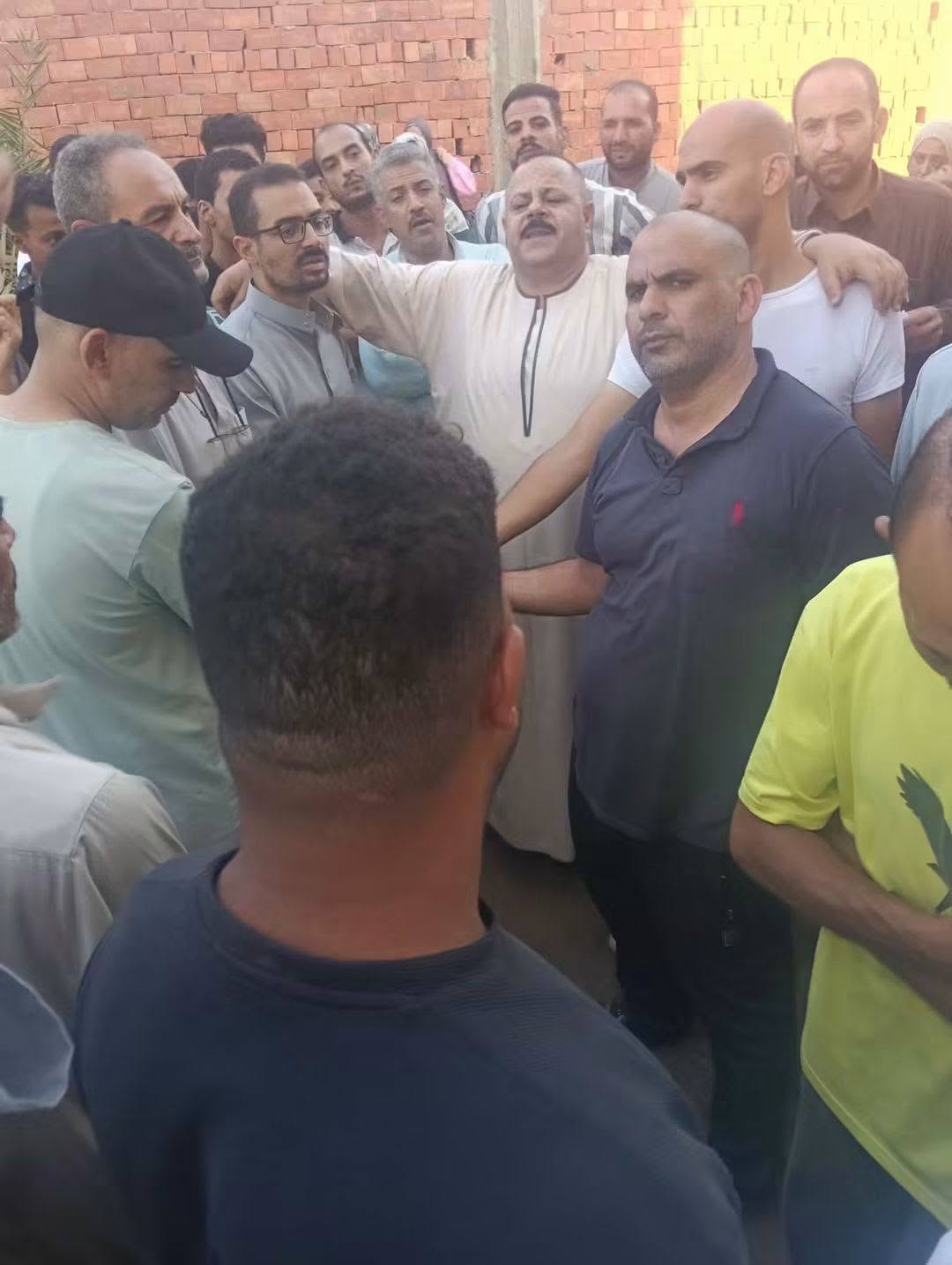 خلال الاستماع لطرفي النزاع