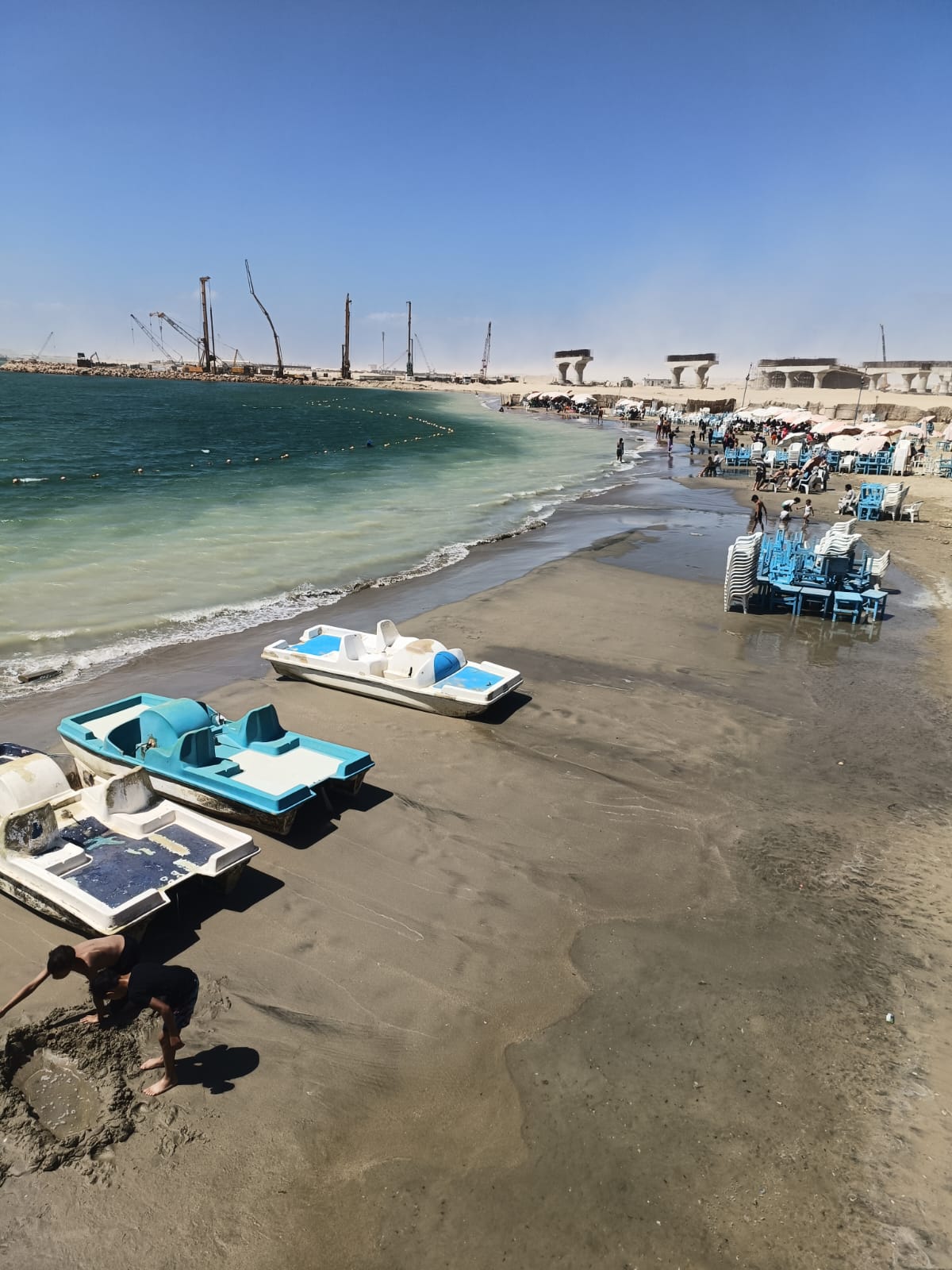 الشواطئ بعد الاخلاء الشواطئ بعد الاخلاء