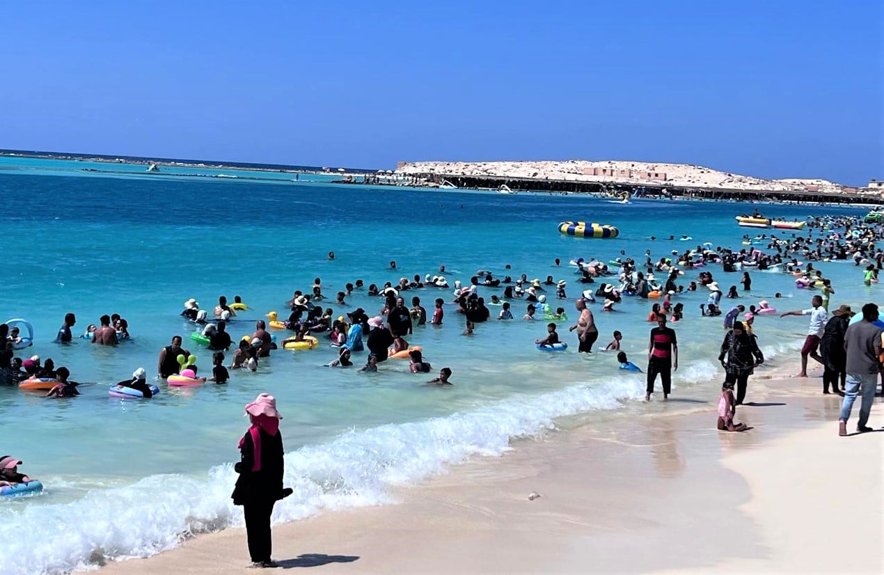 شاطئ الهنا ىمن من السحب وارتفاع الامواج - مطروح شاطئ الهنا ىمن من السحب وارتفاع الامواج - مطروح
