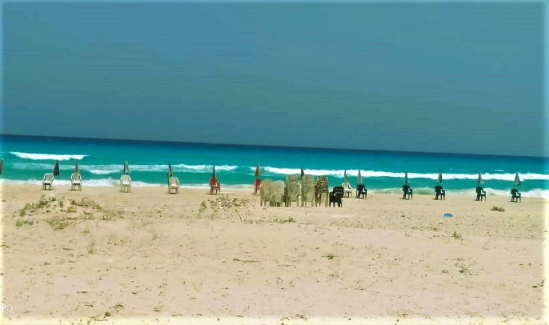 اغلاق شواطئ البحر المفتوح بسبب ارتفاع الامواج اغلاق شواطئ البحر المفتوح بسبب ارتفاع الامواج