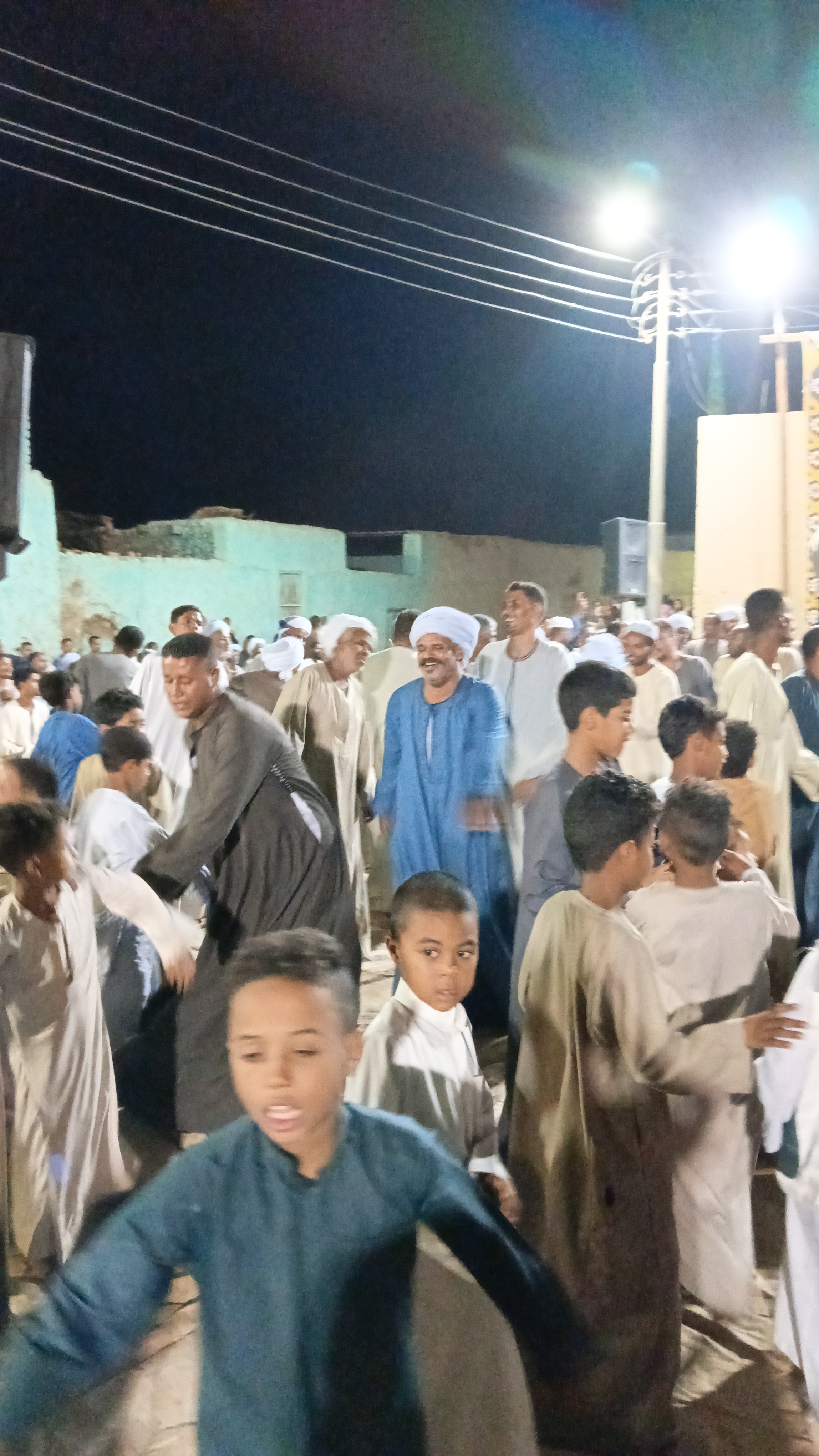 إحتفالات ومشاهد مختلفة ومستمرة