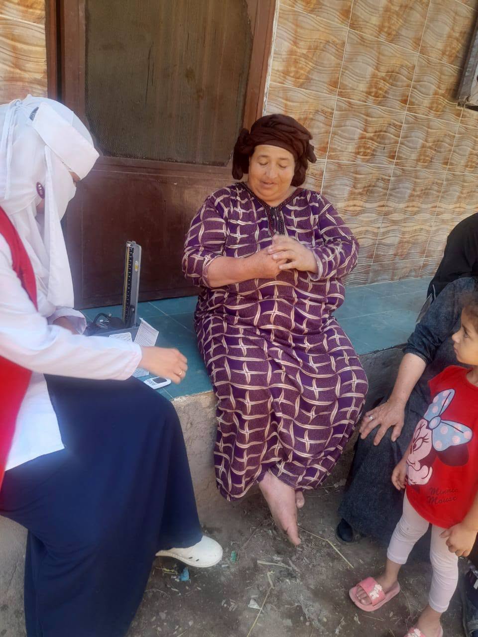 تقديم خدمات طبية لسيدة مسنة بكفر الشيخ
