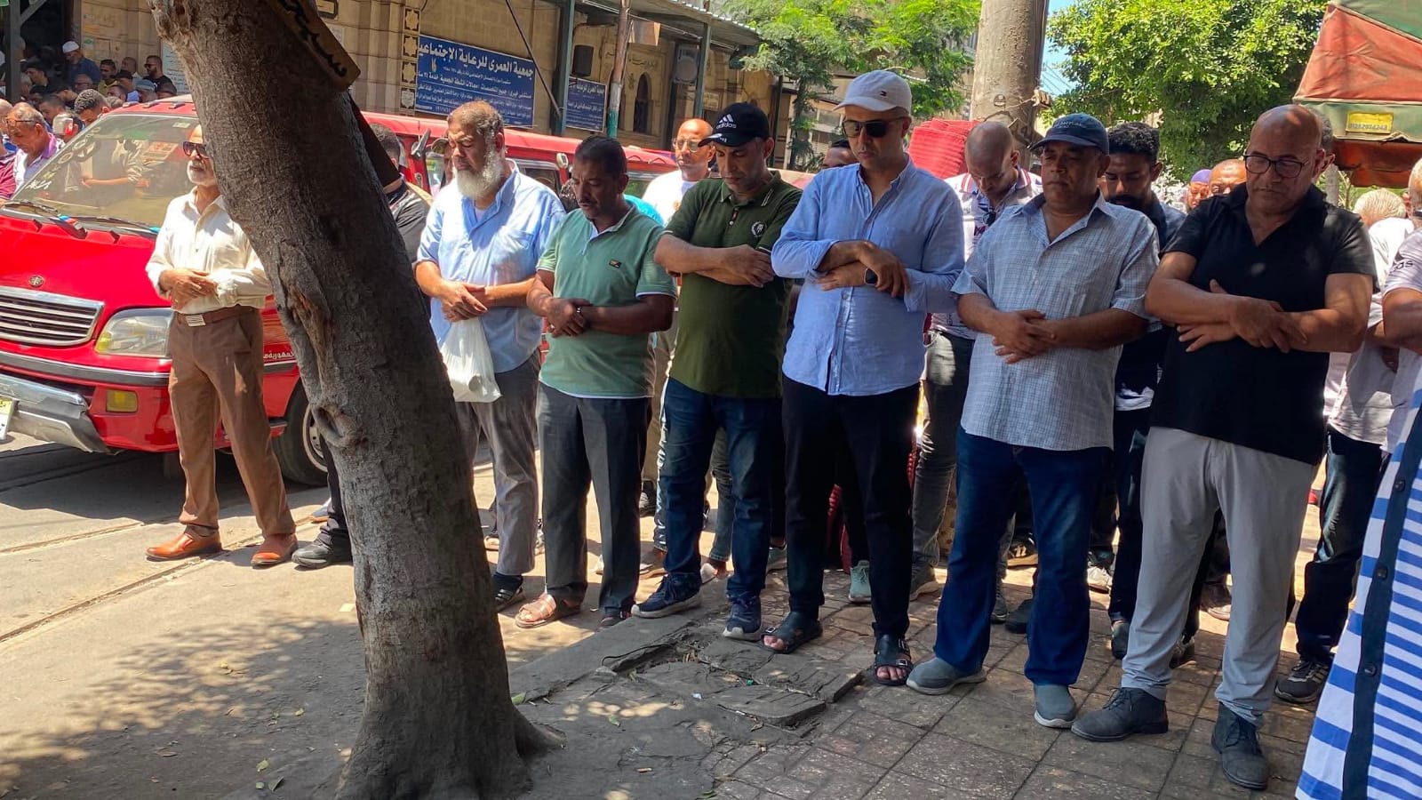 صلاة الجنازة علي الشاب طعنه جاره صلاة الجنازة علي الشاب طعنه جاره