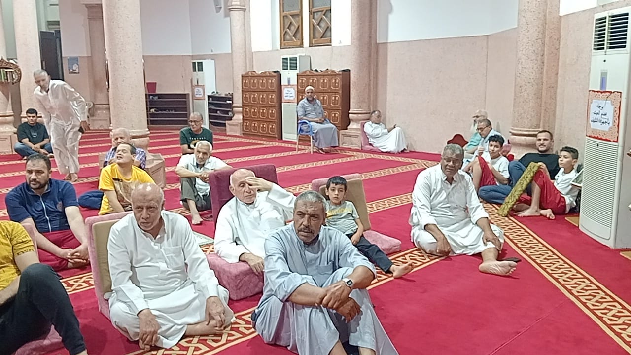 مشاركة الحضور  في ترديد الصلوات على النبي صلى الله عليه وسلم
