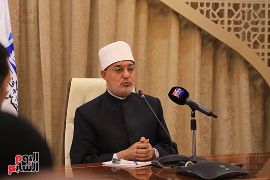 الدكتور نظير عياد خلال المؤتمر