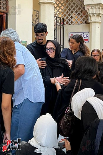 نجلاء فتحي في جنازة ابنتها