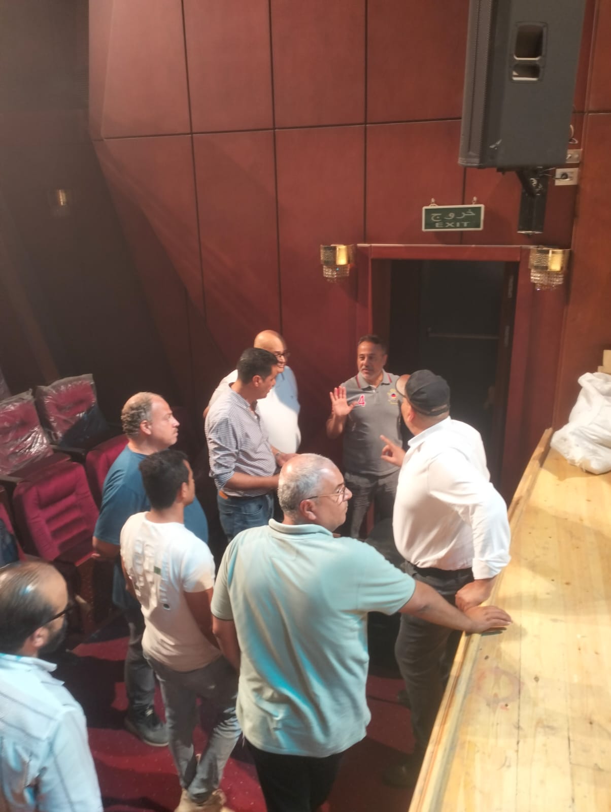 ايهاب فهمى يتايع تجهيزات افتتاح مسرح مصر