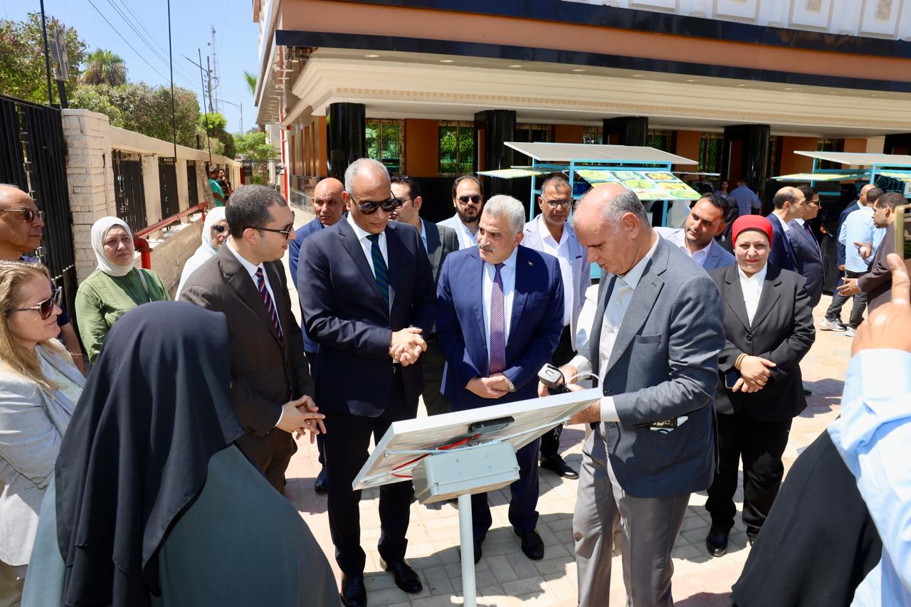 الاستماع لشرح عن كيفية العمل على العربات الخاصة بالصيادات