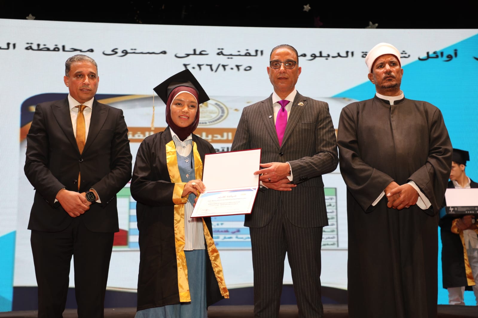 محافظ الجيزة يكرّم أوائل الجمهورية