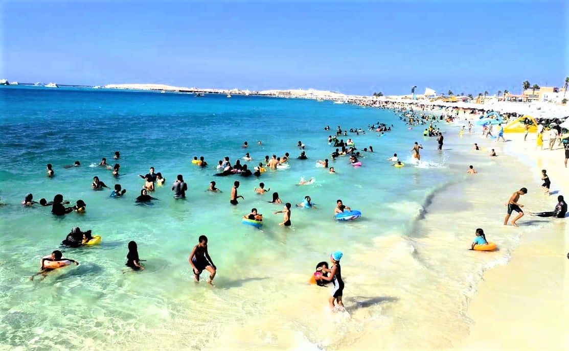 اقبال على شواطئ مطروح الخلابة