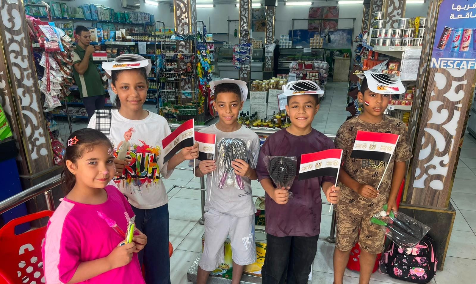 أطفال يعبرون عن سعادتهم بالمشاركة