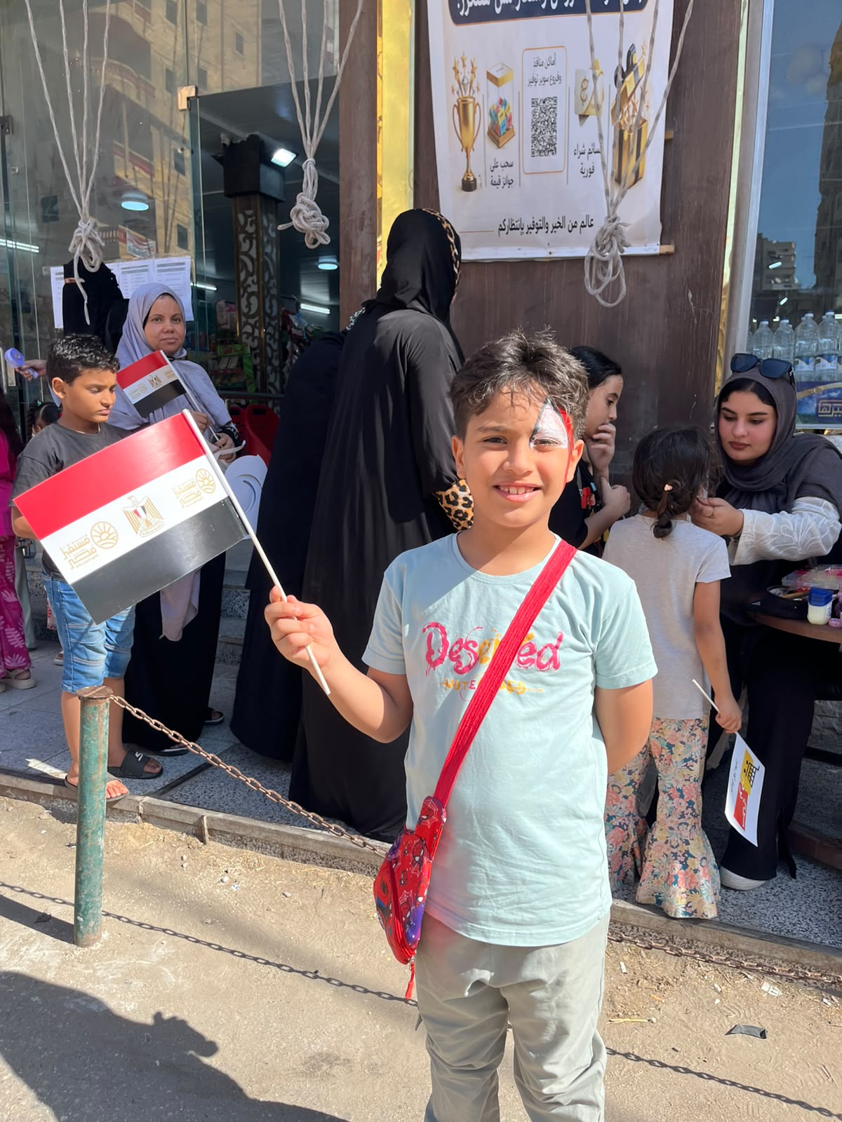 فرحة طفل بالمشاركة