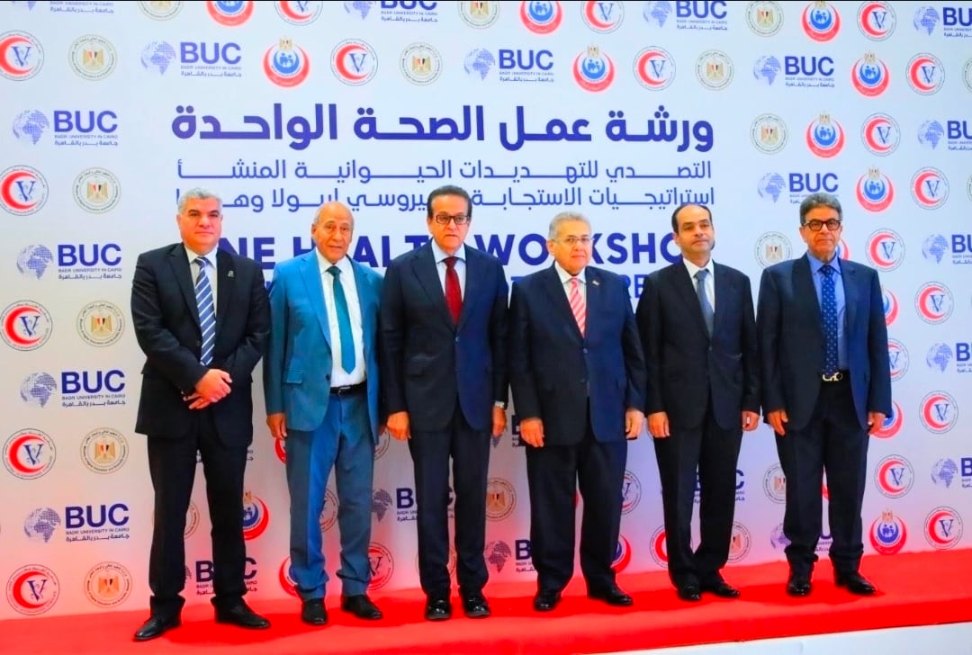 جانب من المنصة جانب من المنصة