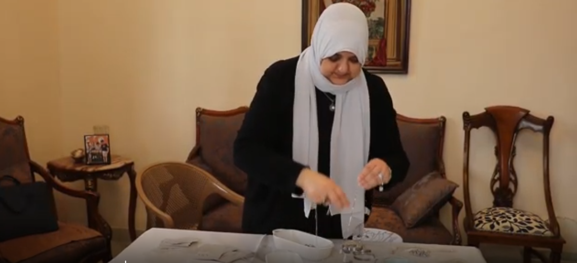 حرص نهلة على اختيار المميز من الفضة