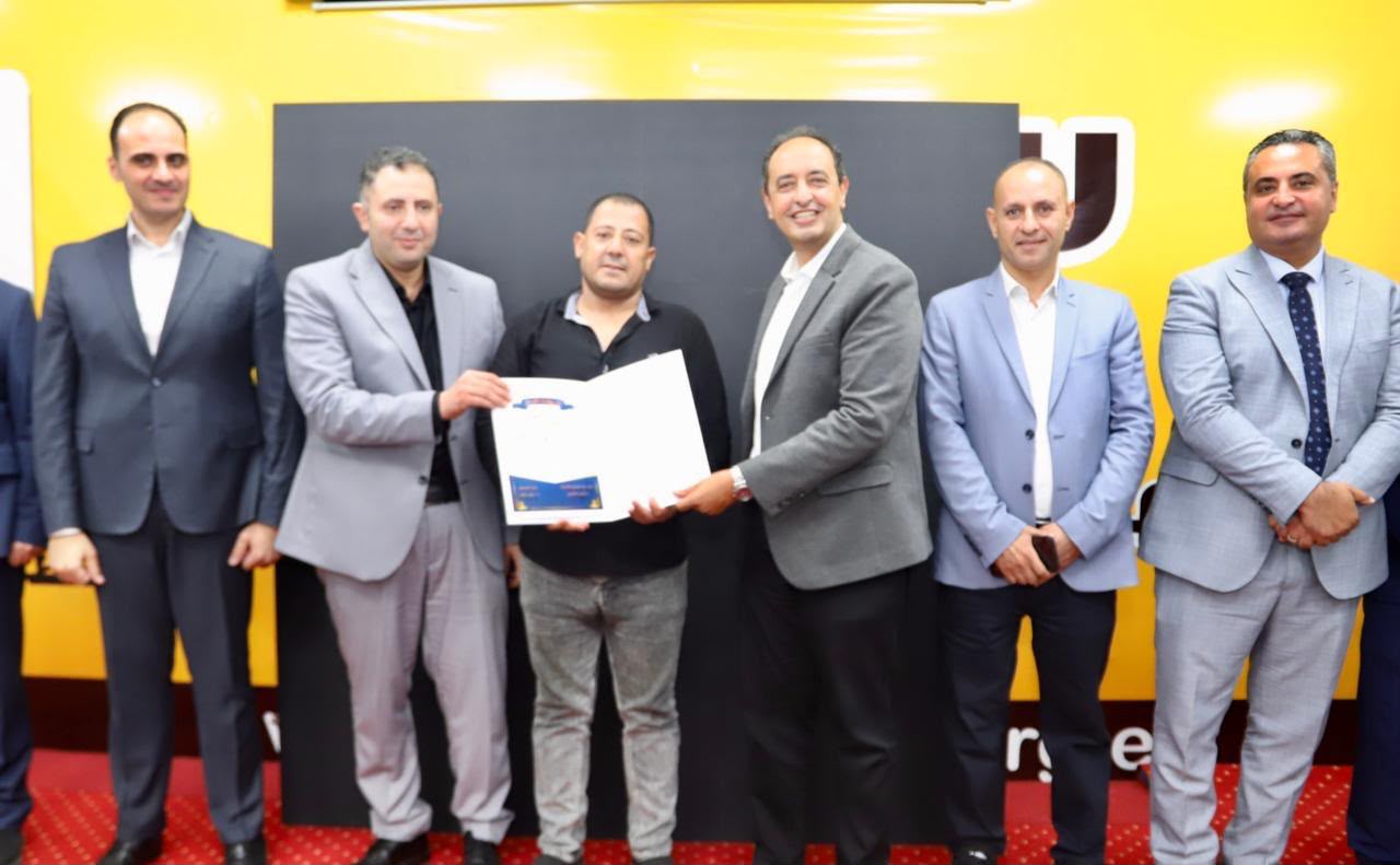 الدكتور حسام الدين والدكتور عمرو عثمان خلال تخريج دفعة جديدة من المتعافين الدكتور حسام الدين والدكتور عمرو عثمان خلال تخريج دفعة جديدة من المتعافين