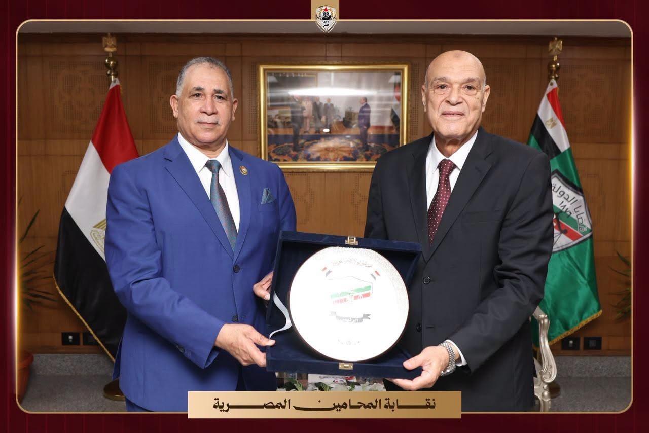 نقيب المحامين يهنئ رئيس هيئة قضايا الدولة بمناسبة توليه منصبه (1)