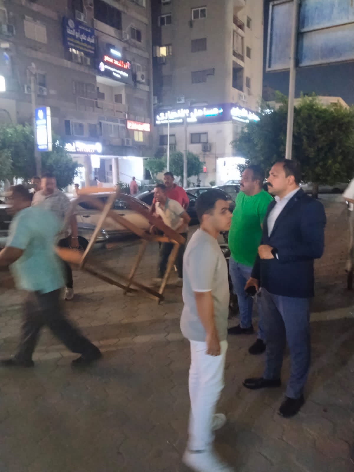 حملات ليلية لرفع الإشغالات والتعديات على الطريق  العام بالعجوزة (2)