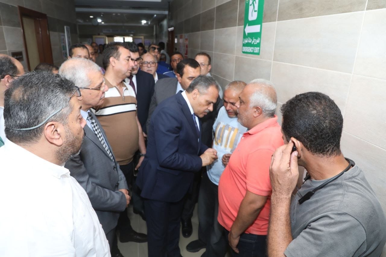 محافظ الشرقية يتفقد حالة المصابين محافظ الشرقية يتفقد حالة المصابين