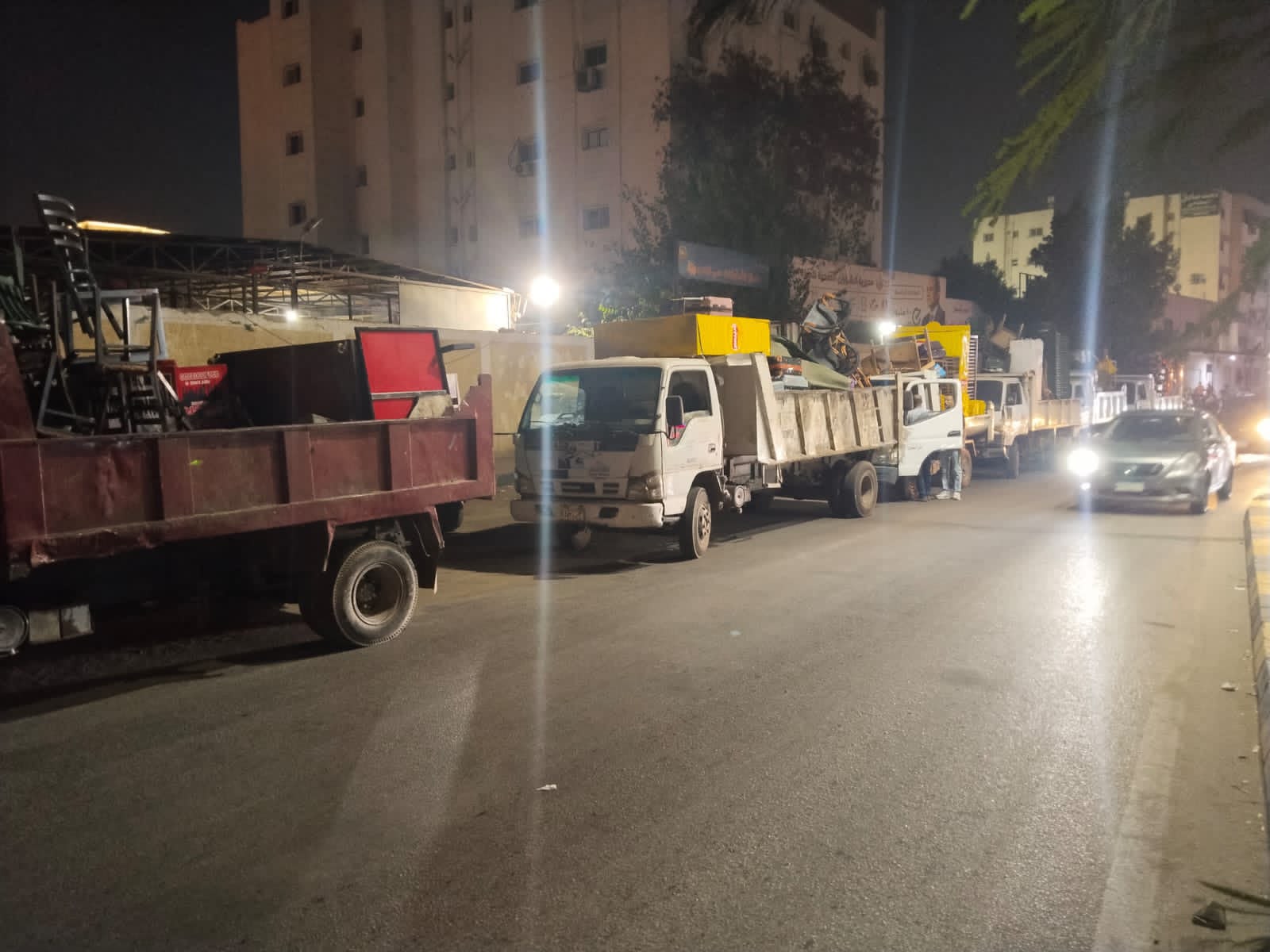 حملة ليلية لرفع الإشغالات والتعديات على الطريق العام (2)