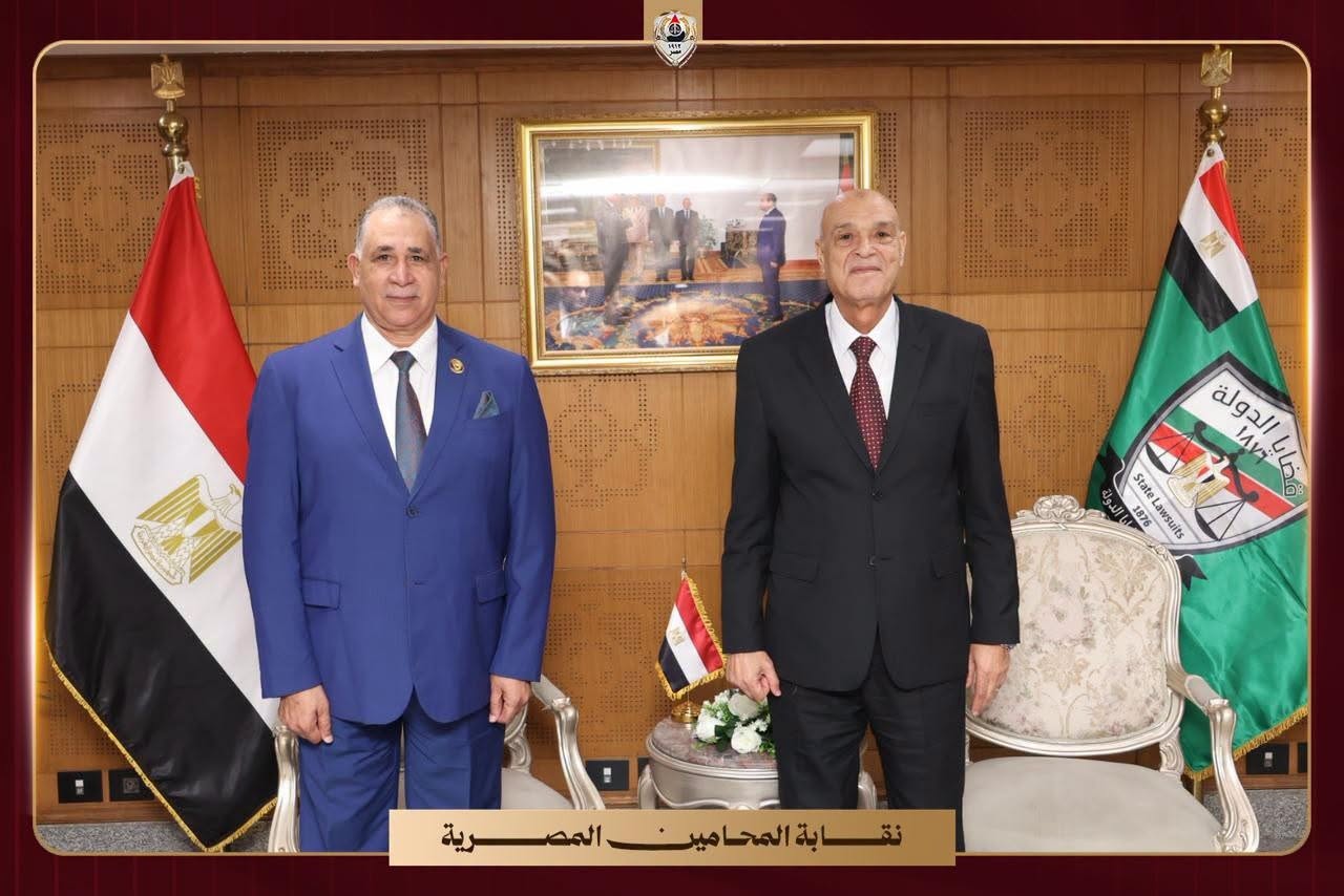 نقيب المحامين يهنئ رئيس هيئة قضايا الدولة بمناسبة توليه منصبه (2)