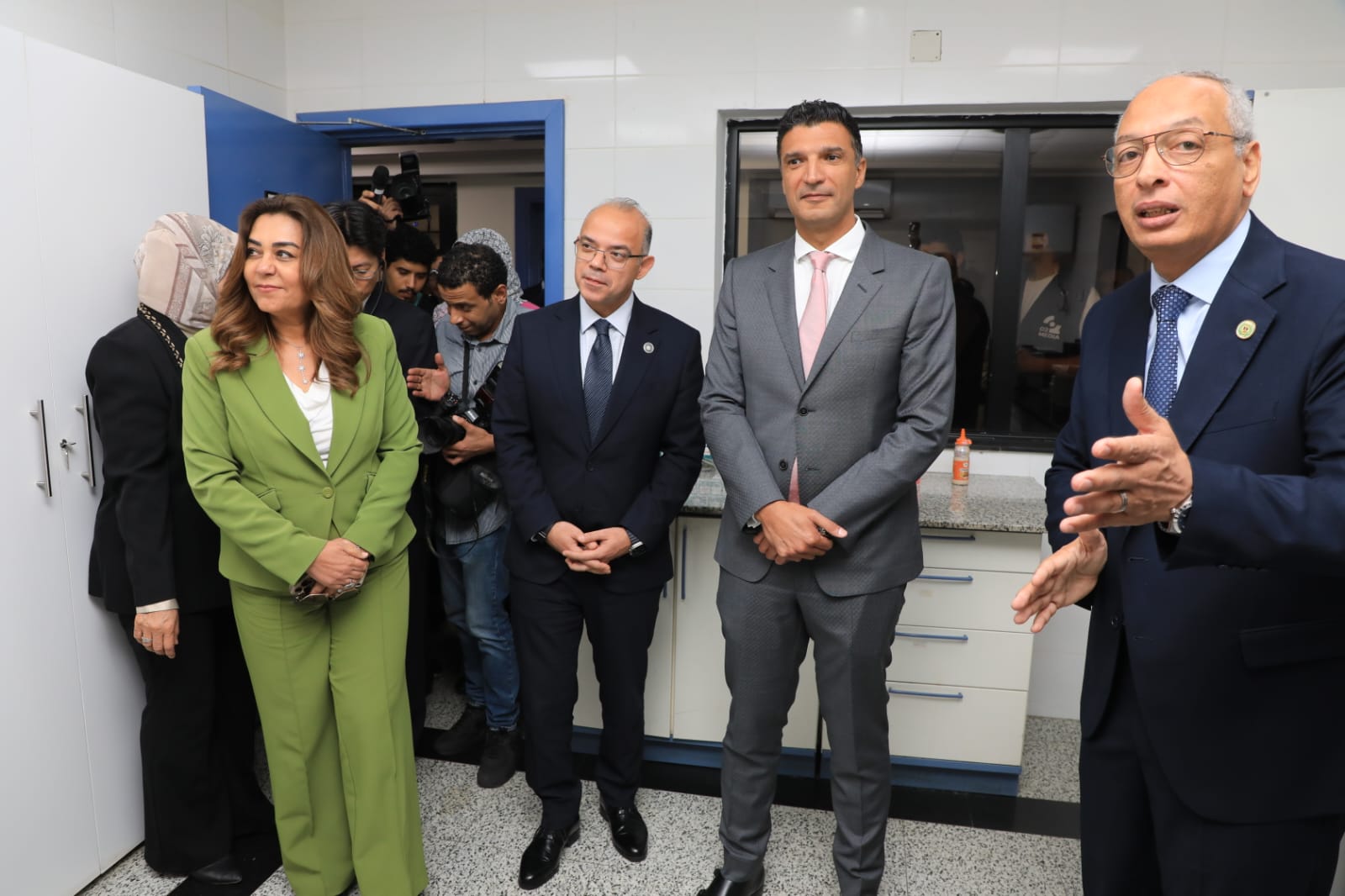 الوزراء مع المهندس عصام النجار الوزراء مع المهندس عصام النجار