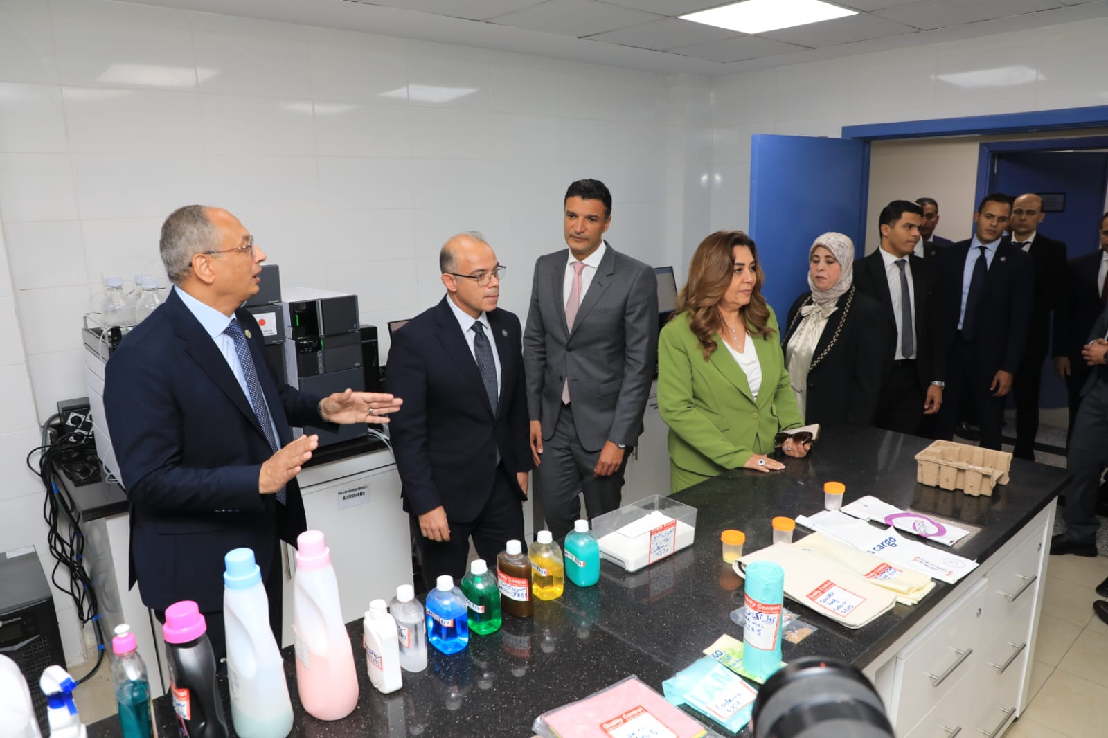 جولات الوزراء في معامل الرقابة على الصادرات جولات الوزراء في معامل الرقابة على الصادرات
