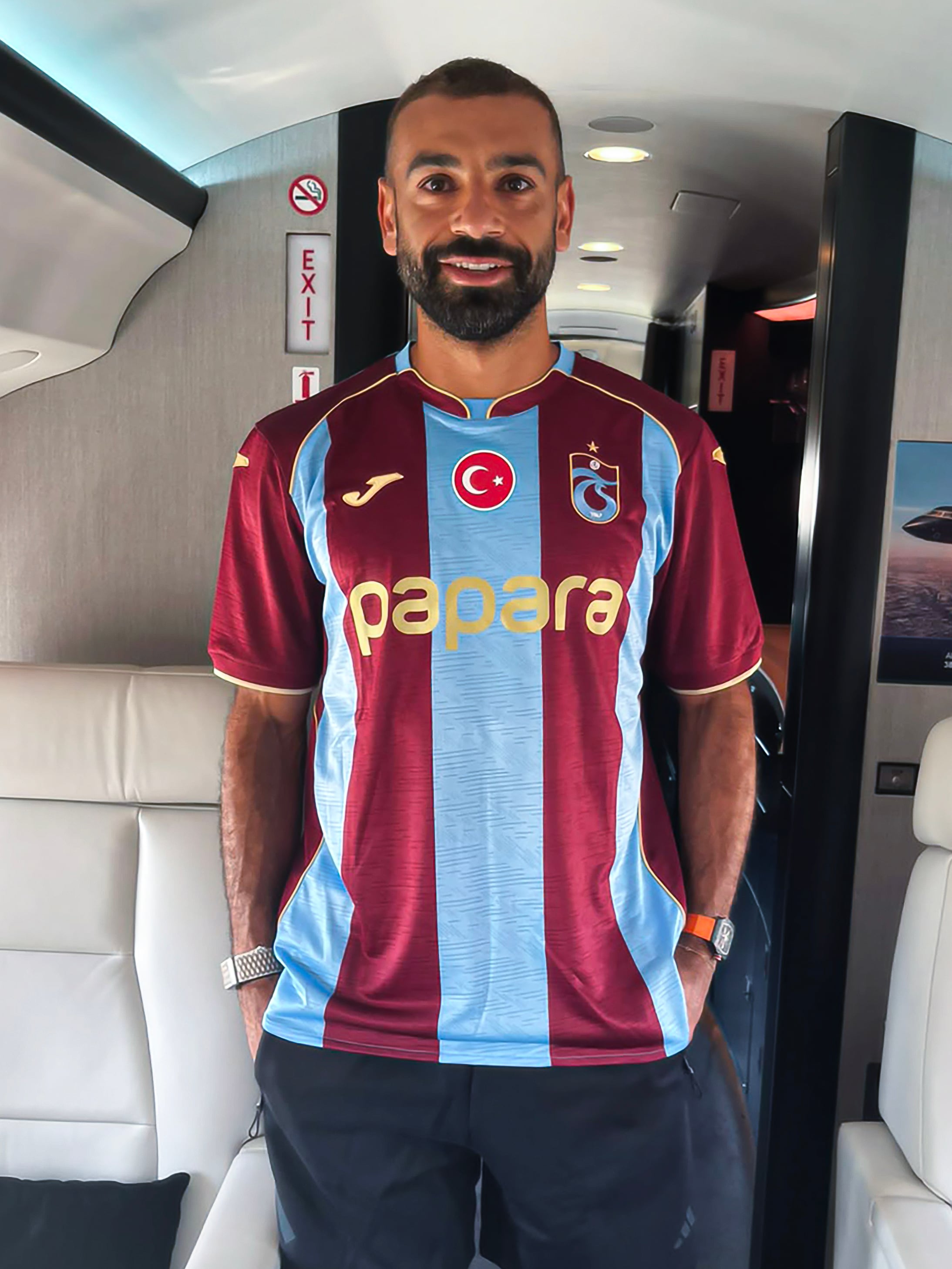 محمد صلاح يرتدي قميص طرابزون