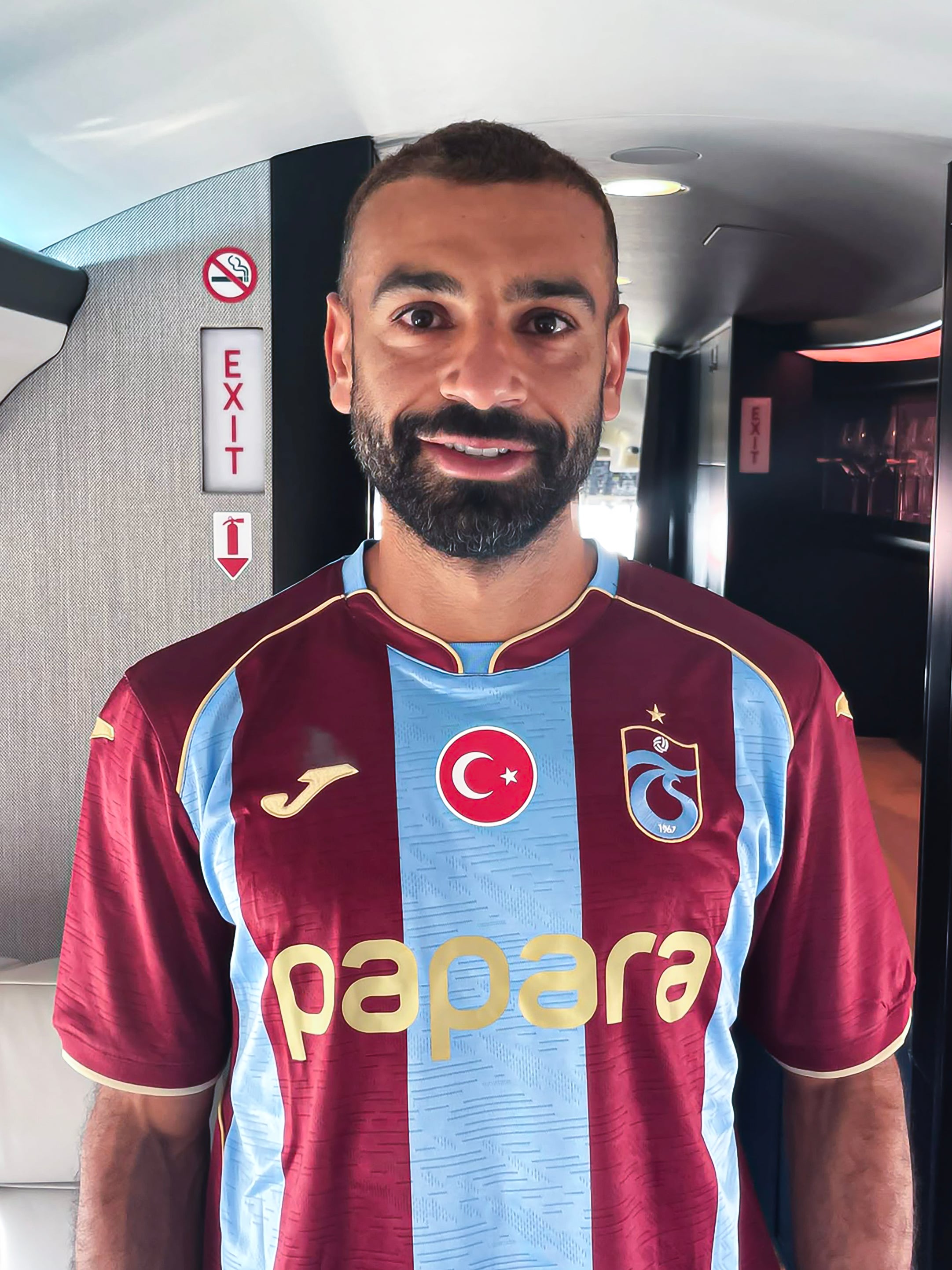 محمد صلاح في طائرة طرابزون سبور