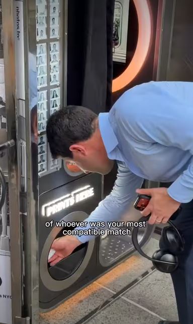 كشك تصوير للبحث عن شريك عمر محتمل