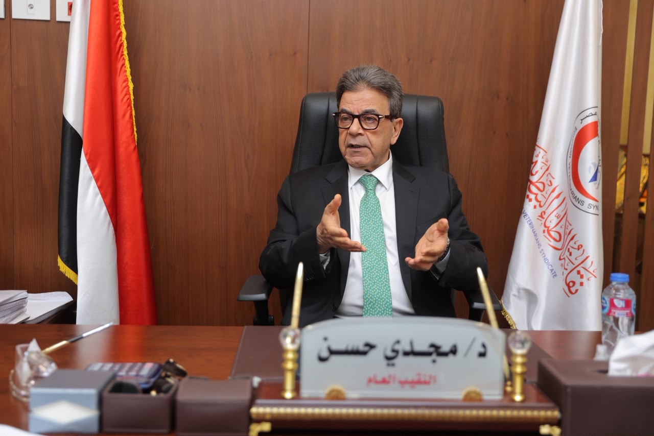 حوار نقيب الأطباء البيطريين - تصوير كريم عبد العزيز (5)