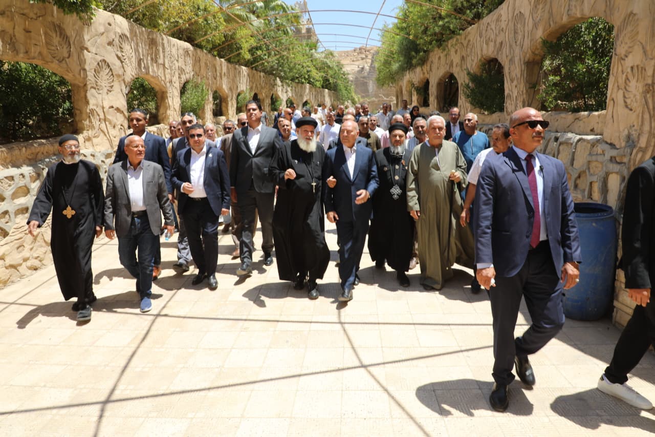 محافظ القاهرة يتفقد دير الأنبا سمعان (2)