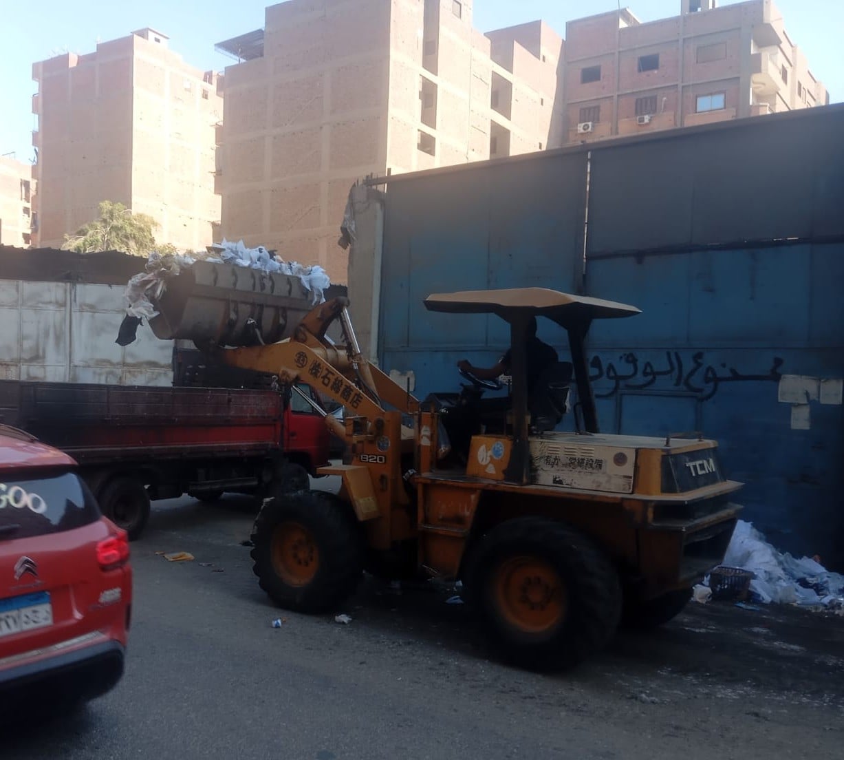 رفع تجمعات القمامة بشارع القومية العربية بحي الوراق