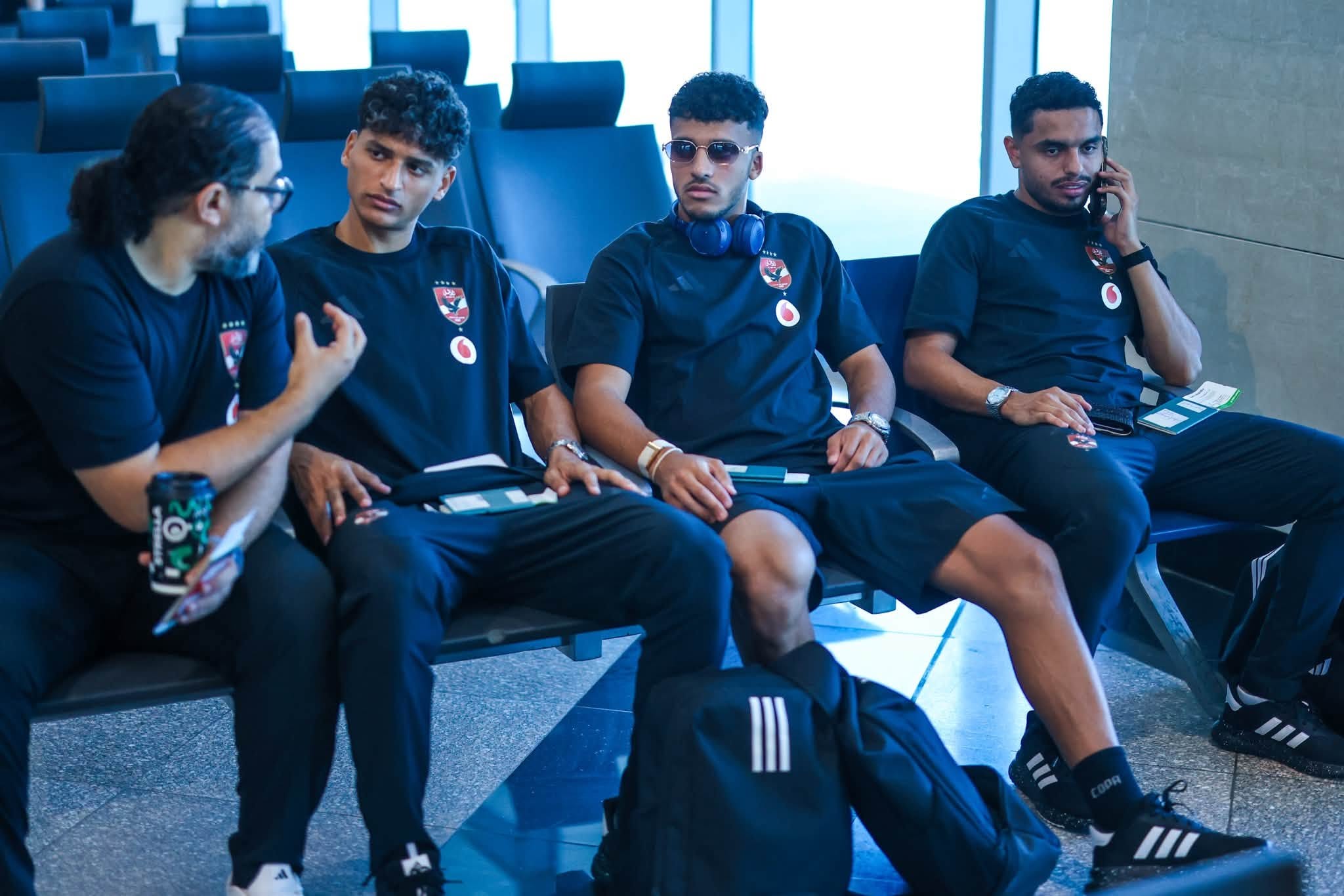 لاعبو الأهلي في المطار