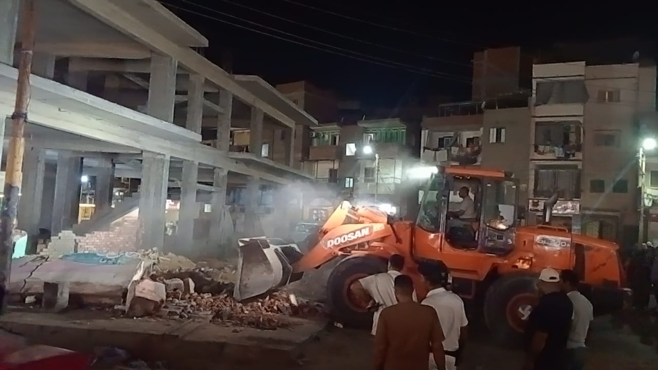 حملات ليلية لازالة الاشغالات بمدينة كفر الشيخ
