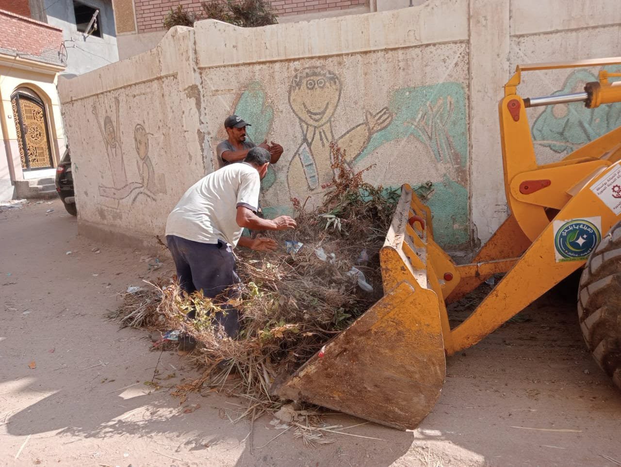 جمع القمامة من الشوارع والمخلفات