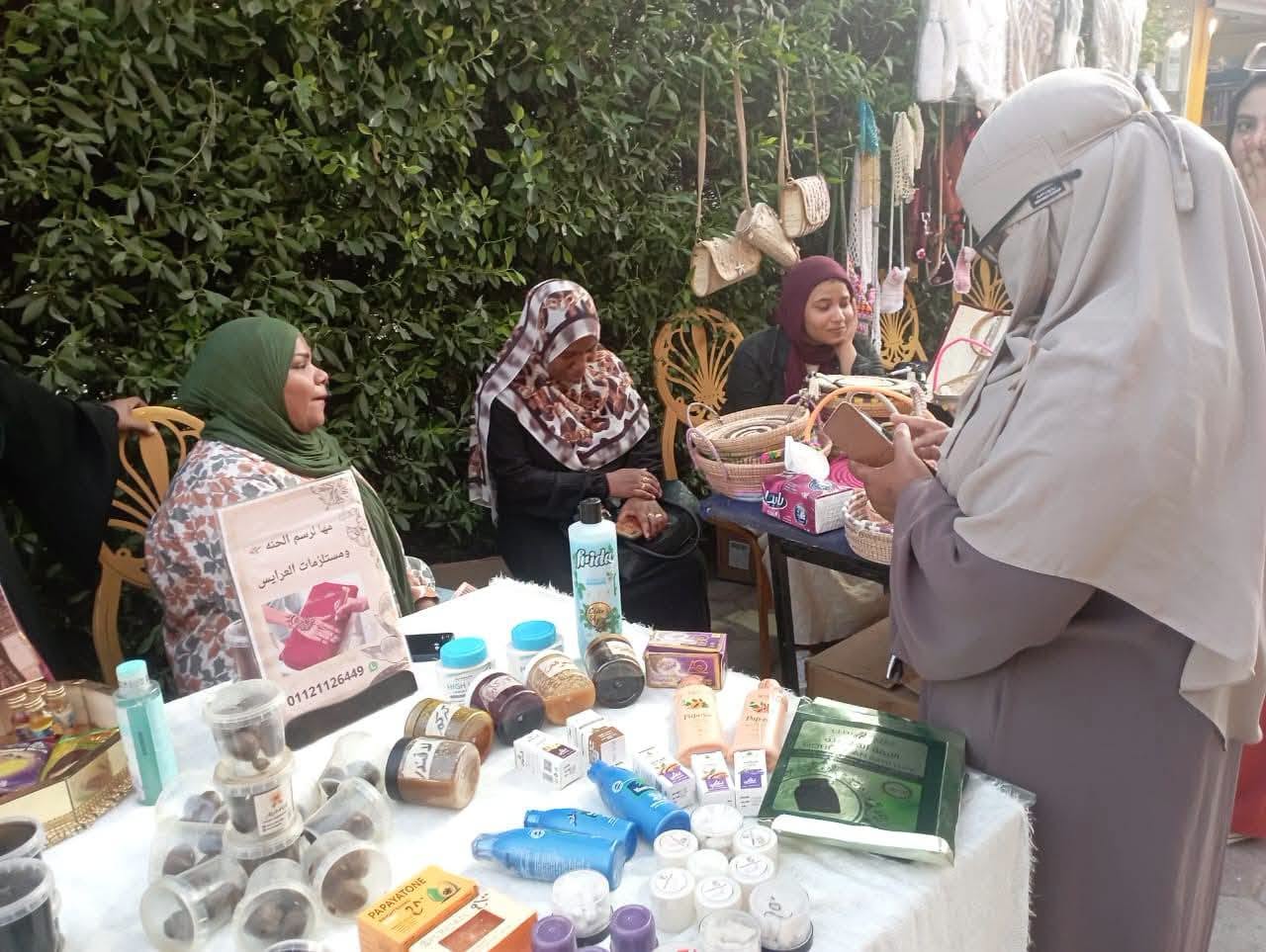 المعارض فرصة رائعة لاصحاب الحرف اليدوية والتراثية