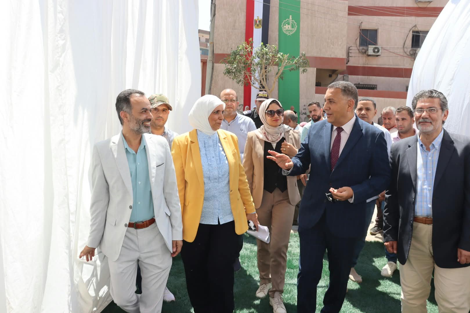 جانب من الافتتاح جانب من الافتتاح