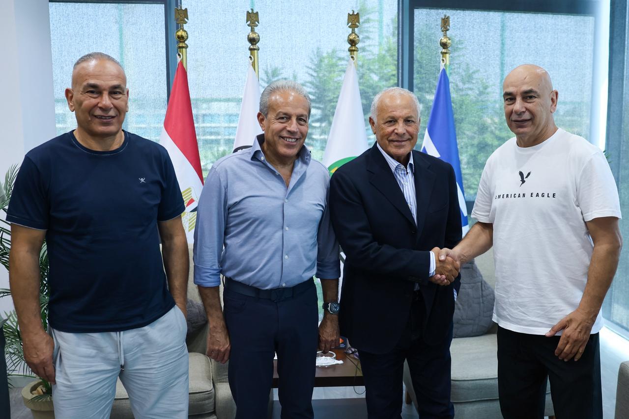 تجديد عقد الجهاز الفني لمنتخب مصر  (1)