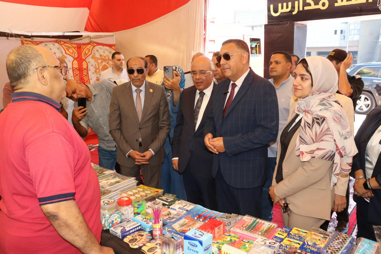 محافظ القليوبية يتفقد معرض«أهلًا مدارس» بشبرا الخيمة محافظ القليوبية يتفقد معرض«أهلًا مدارس» بشبرا الخيمة
