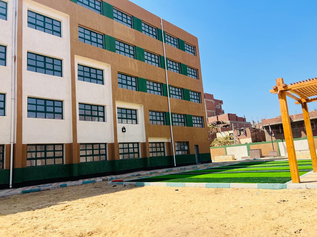 إحدى المدارس الجديدة