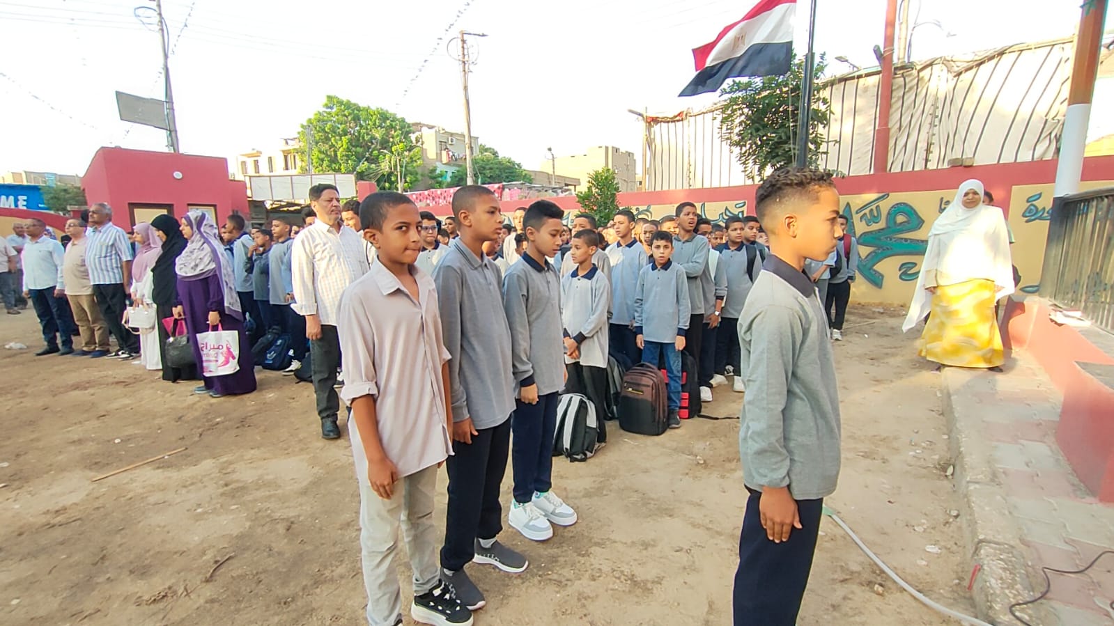 تحية العلم بطابور الصباح الأول فى عدد من مدارس الأقصر