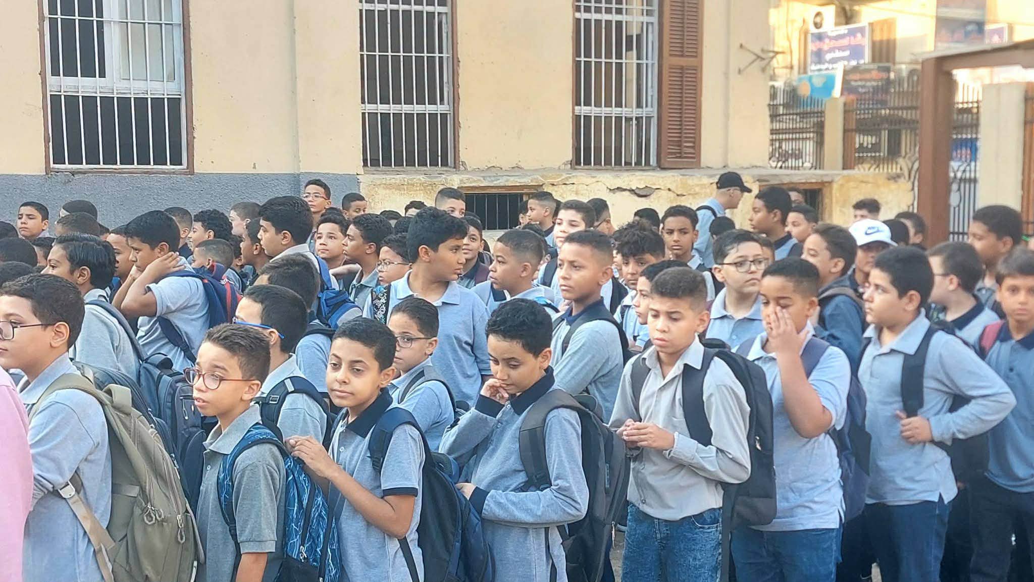 متابعة انتظام الطلبة فى مدارس الفترتين بالأقصر