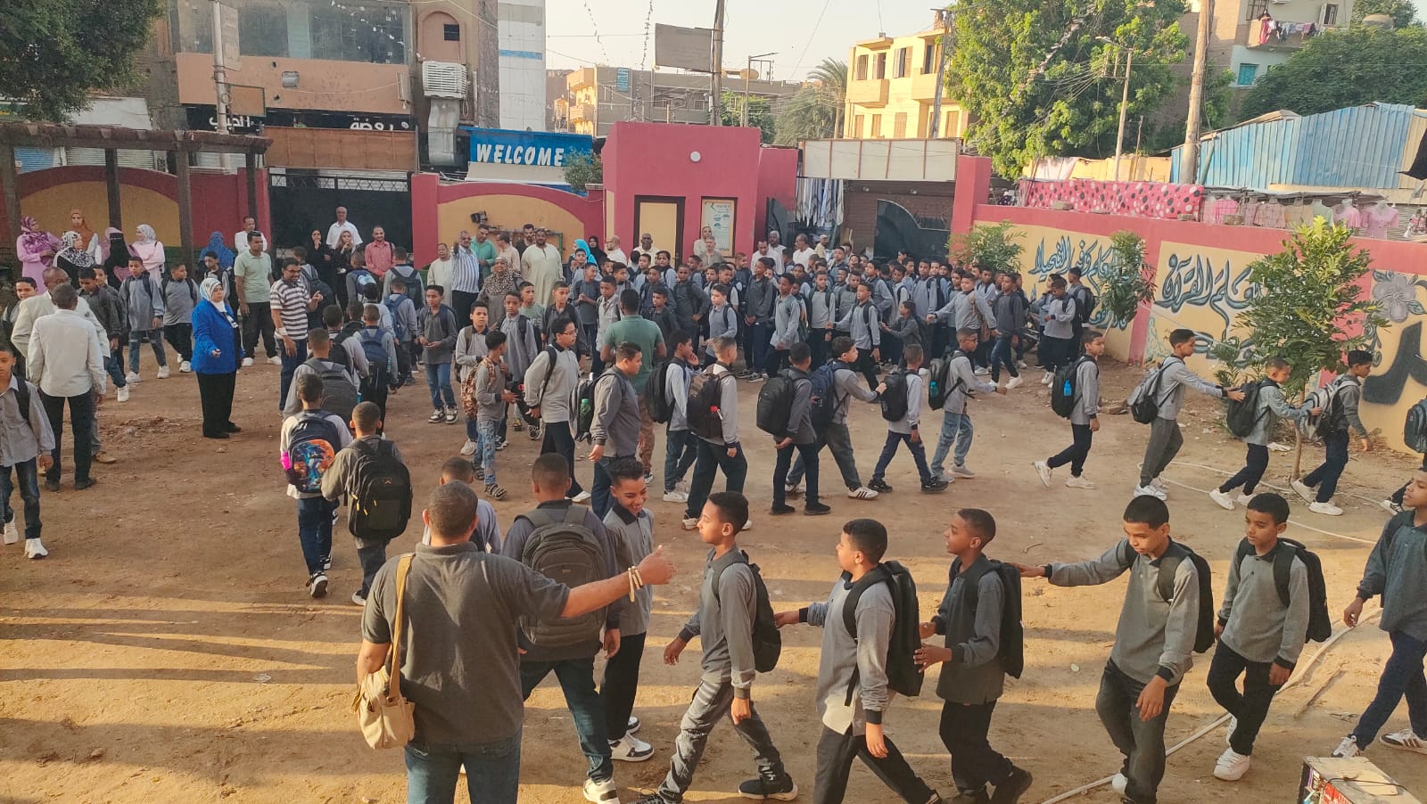 الطلاب داخل مدارس الأقصر