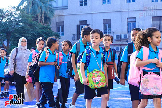 طلاب المدارس أثناء التواجد بالمدرسة طلاب المدارس أثناء التواجد بالمدرسة