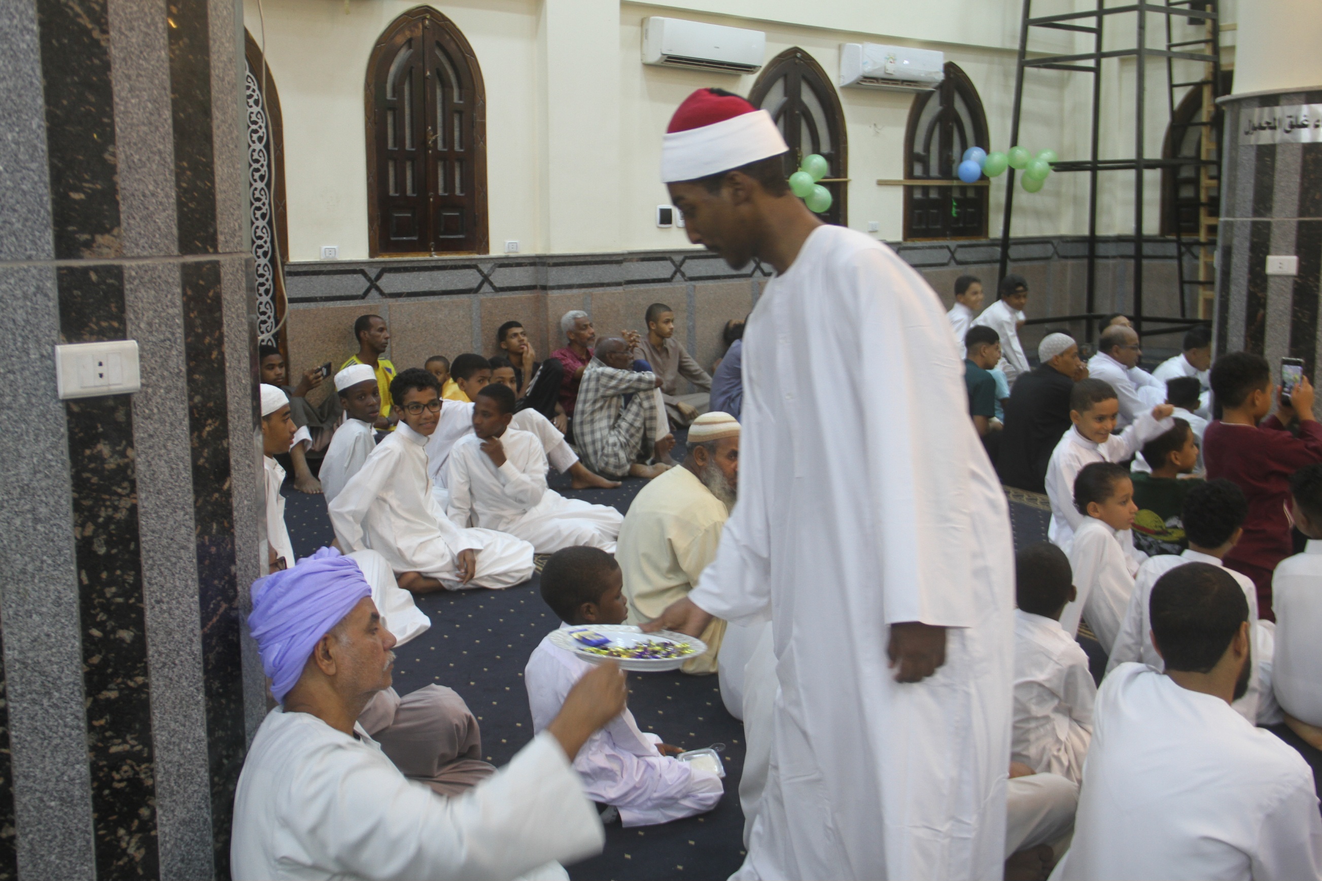 توزيع حلوى